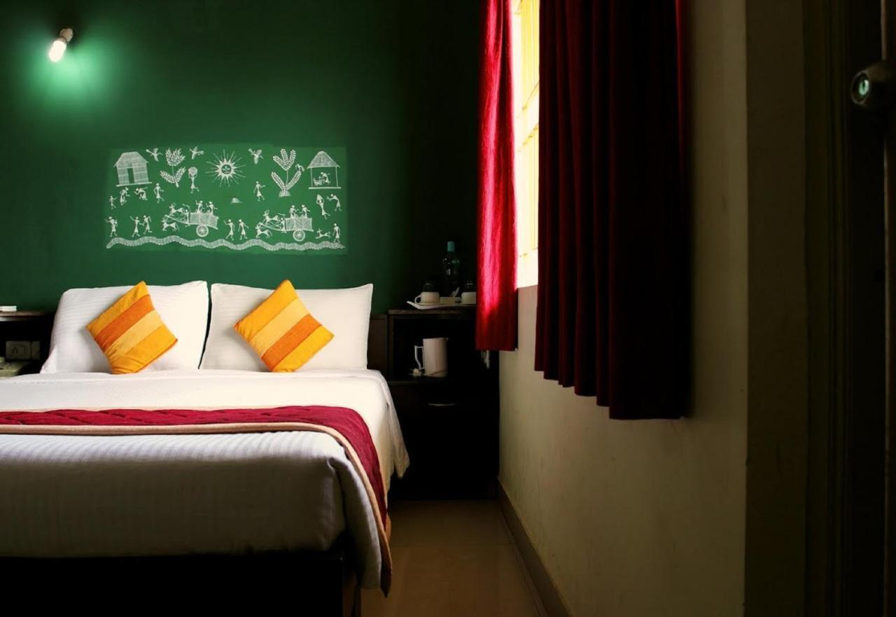 The Green Path Eco Hotel Bangalore Bagian luar foto