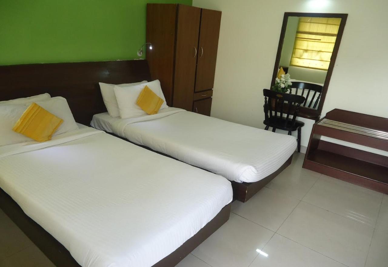 The Green Path Eco Hotel Bangalore Bagian luar foto