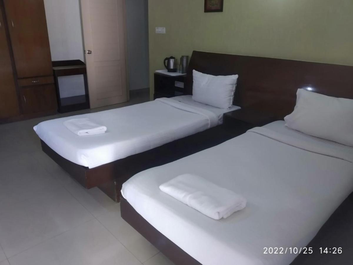 The Green Path Eco Hotel Bangalore Bagian luar foto