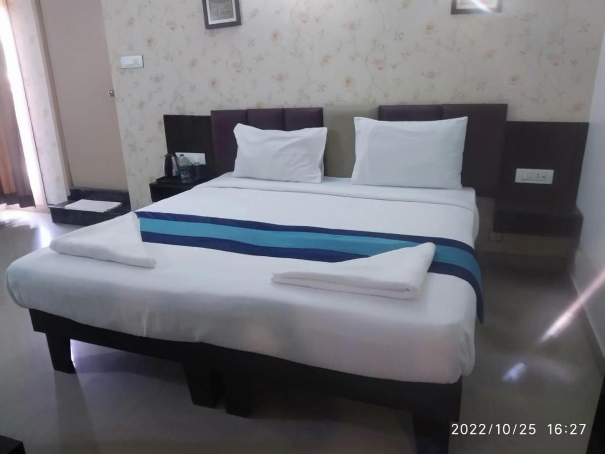 The Green Path Eco Hotel Bangalore Bagian luar foto