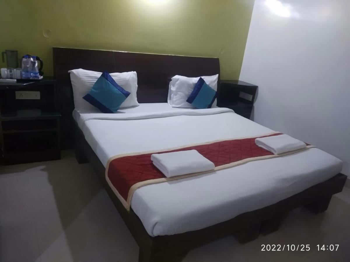 The Green Path Eco Hotel Bangalore Bagian luar foto