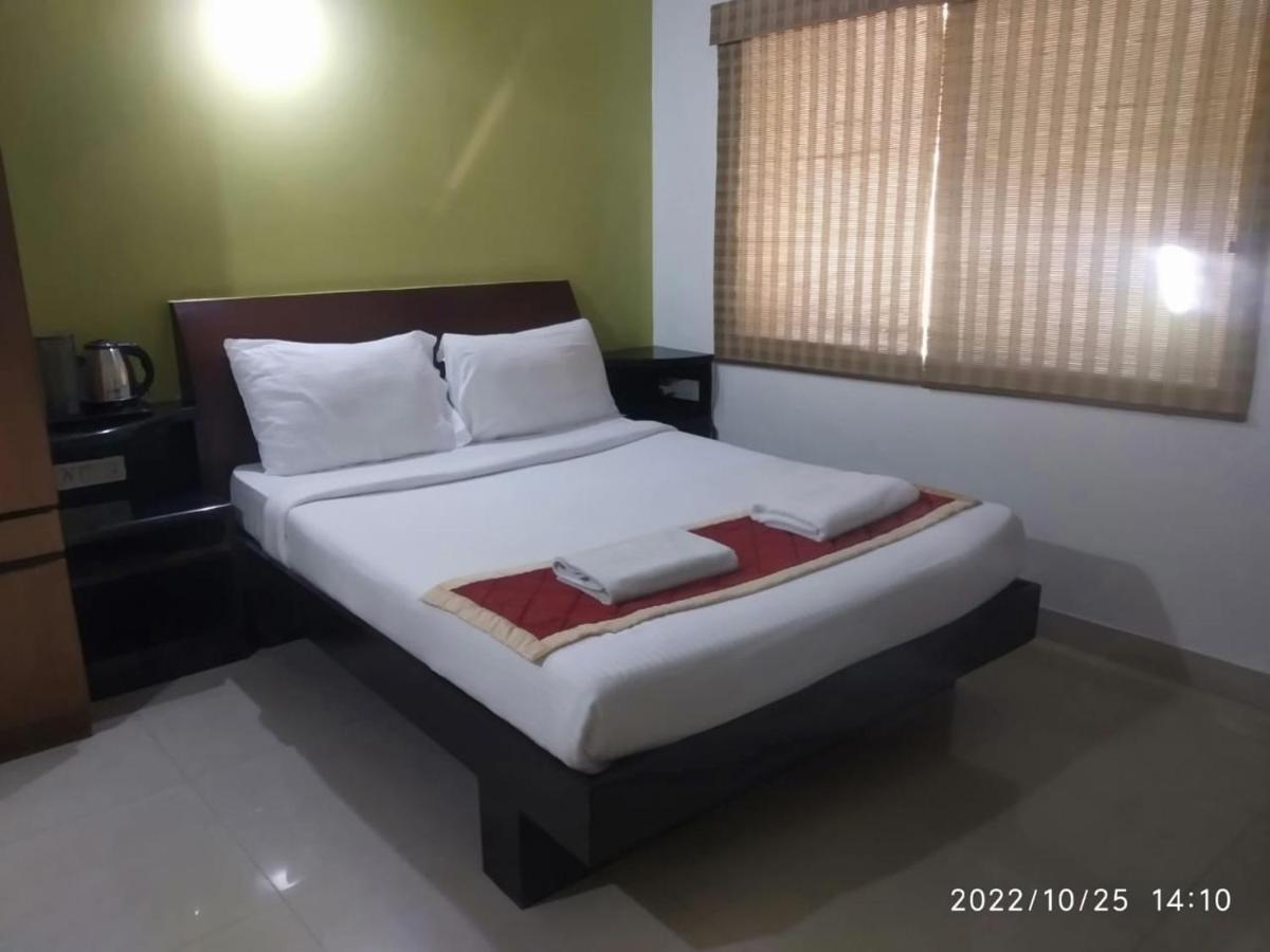 The Green Path Eco Hotel Bangalore Bagian luar foto
