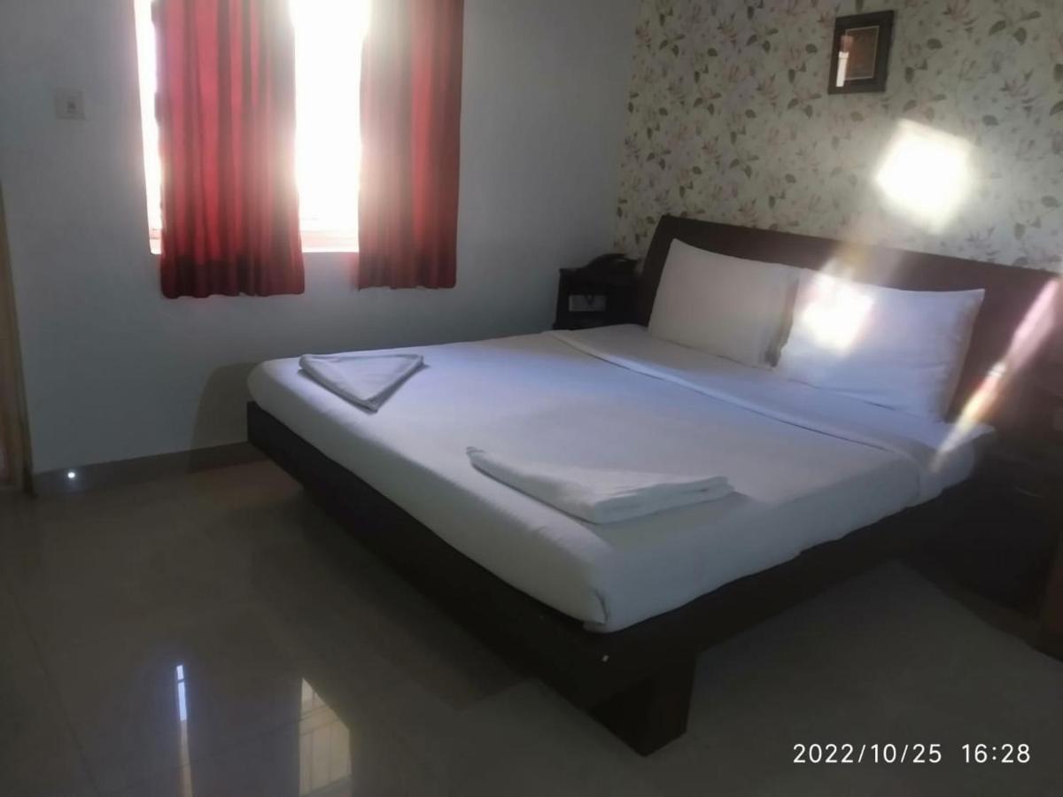 The Green Path Eco Hotel Bangalore Bagian luar foto