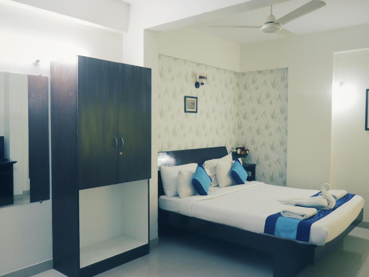 The Green Path Eco Hotel Bangalore Bagian luar foto