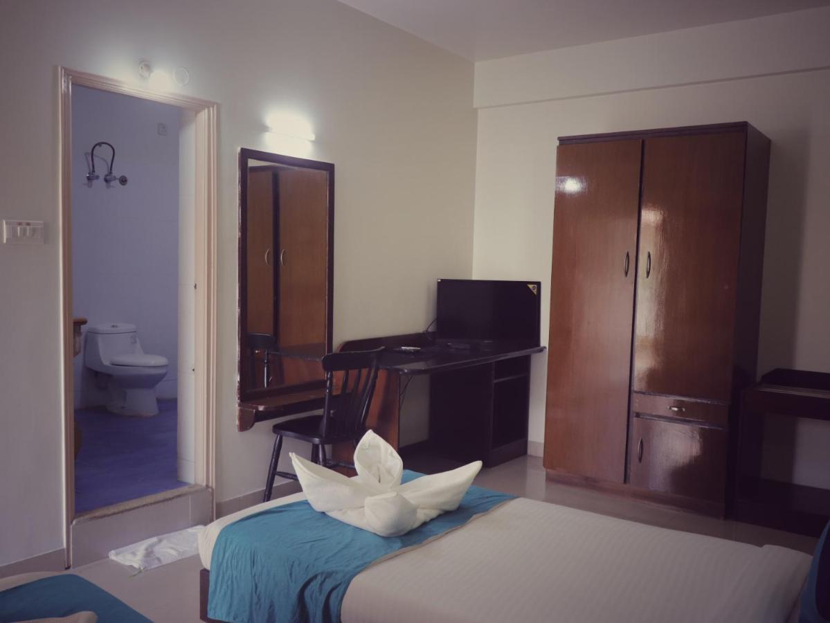 The Green Path Eco Hotel Bangalore Bagian luar foto