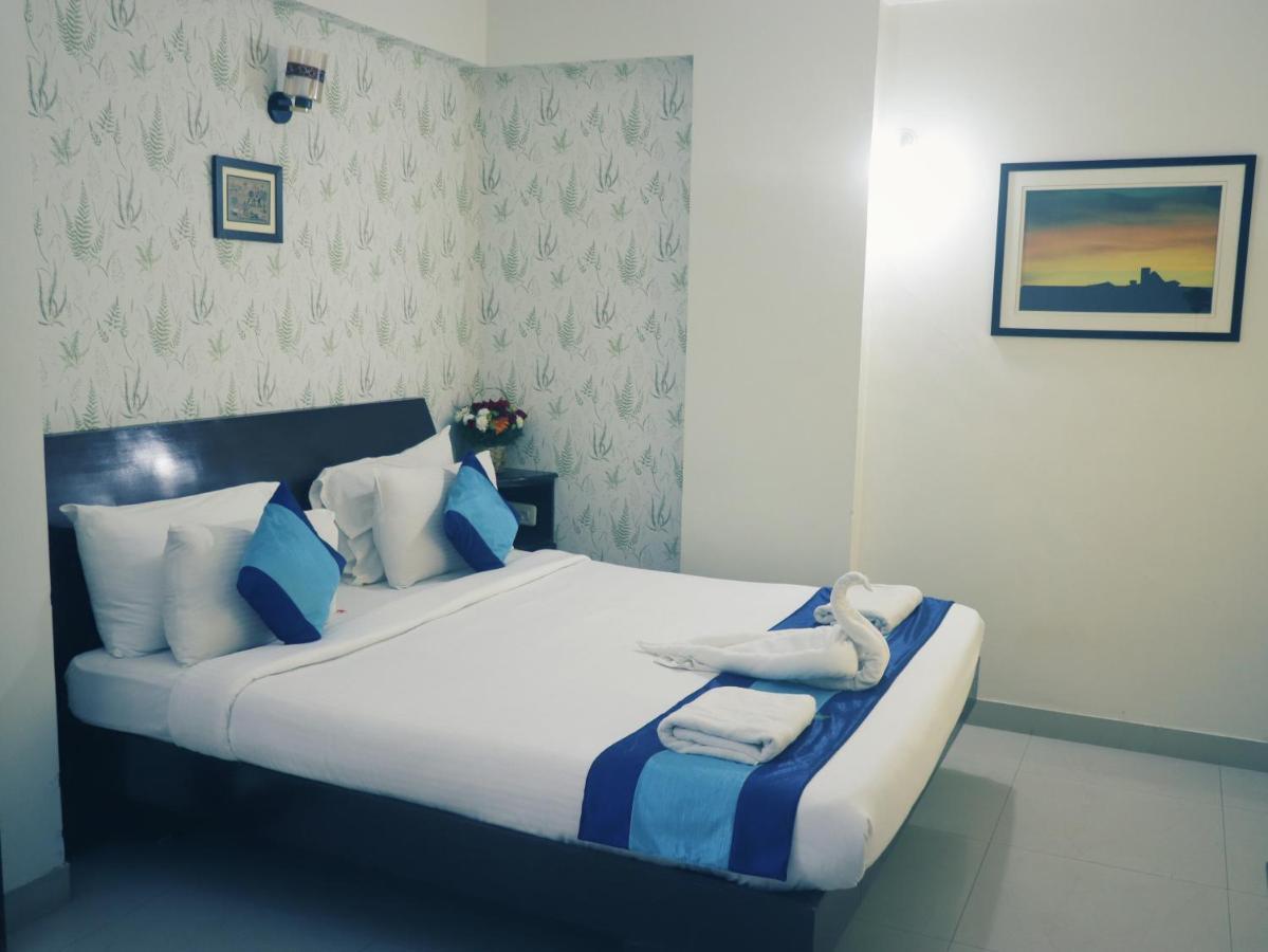 The Green Path Eco Hotel Bangalore Bagian luar foto