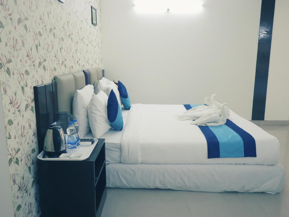 The Green Path Eco Hotel Bangalore Bagian luar foto