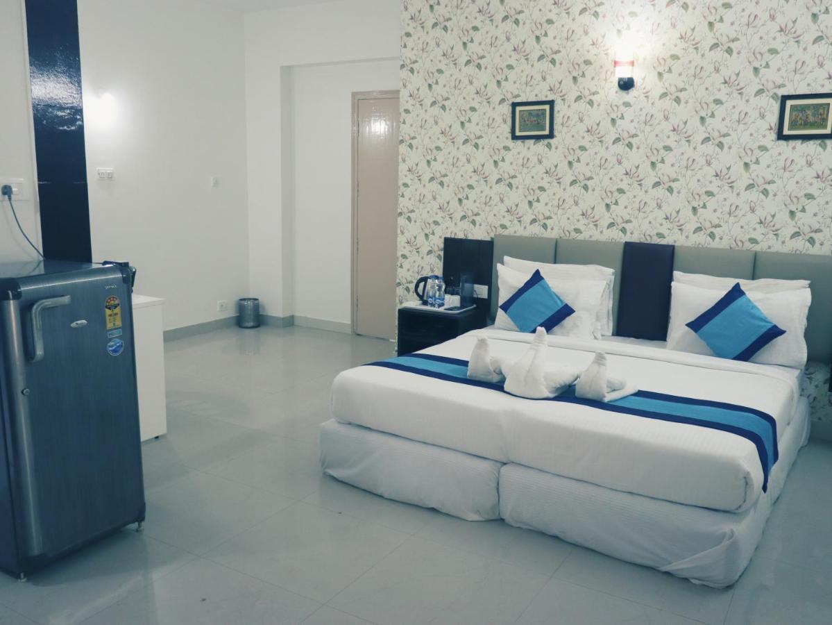 The Green Path Eco Hotel Bangalore Bagian luar foto