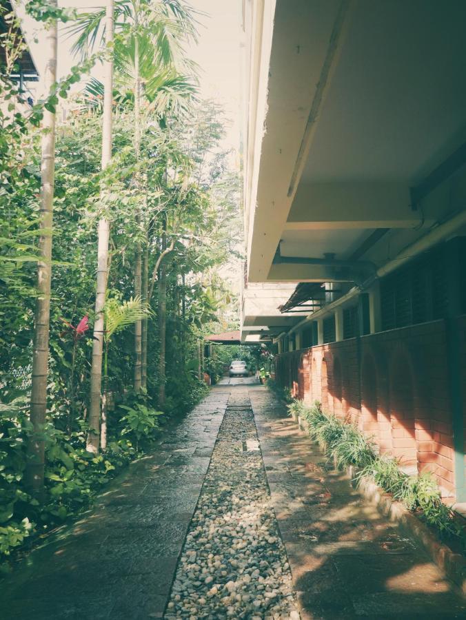 The Green Path Eco Hotel Bangalore Bagian luar foto